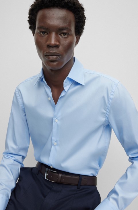 Πουκάμισο Hugo Boss γαλάζιο σε λεπτή εφαρμογή από βαμβακερή ποπλίνα που σιδερώνεται εύκολα
