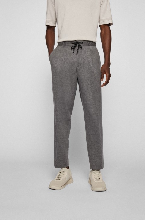 Σκούρο γκρι κοστούμι Hugo Boss Slim-fit σε μελανζέ ύφασμα απόδοσης-stretch
