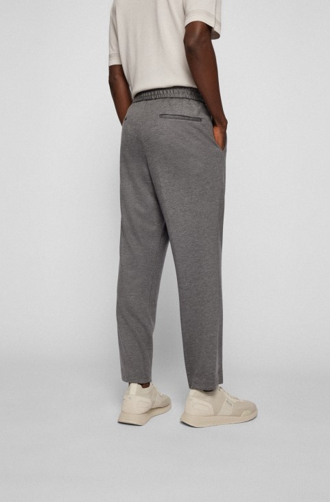 Σκούρο γκρι κοστούμι Hugo Boss Slim-fit σε μελανζέ ύφασμα απόδοσης-stretch
