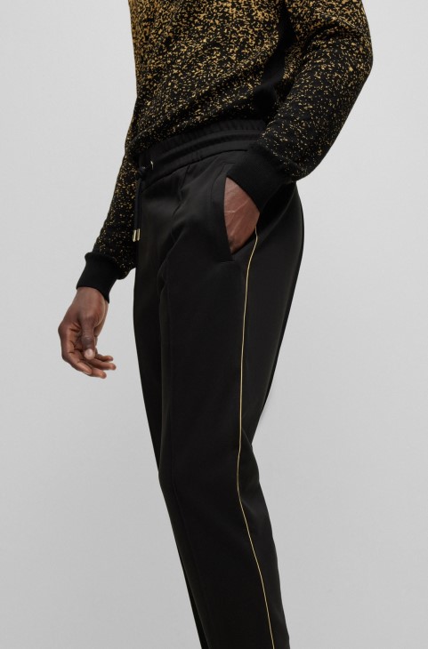 Παντελόνι αθλητικής φόρμας από μείγμα βαμβακιού με μαύρο Hugo Boss σε χρυσό χρώμα
