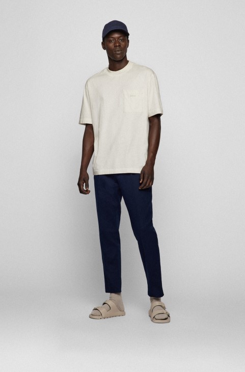 Παντελόνι Hugo Boss με χαλαρή εφαρμογή σε ένα πλυμένο μείγμα από βαμβάκι-λινό σκούρο μπλε
