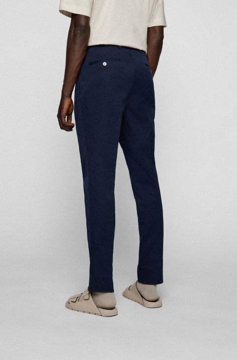 Παντελόνι Hugo Boss με χαλαρή εφαρμογή σε ένα πλυμένο μείγμα από βαμβάκι-λινό σκούρο μπλε
