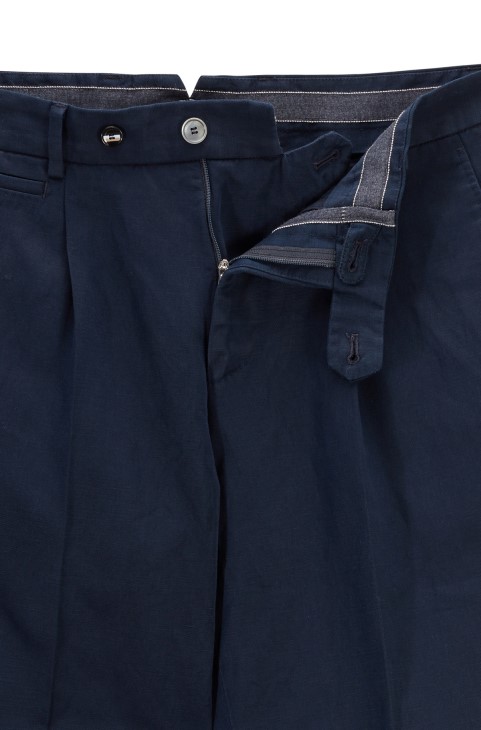 Παντελόνι Hugo Boss με χαλαρή εφαρμογή σε ένα πλυμένο μείγμα από βαμβάκι-λινό σκούρο μπλε
