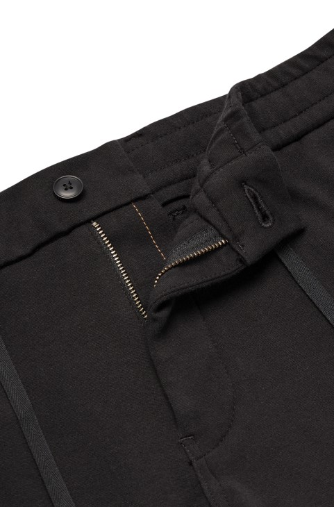 μαύρο παντελόνι Hugo Boss με κωνική εφαρμογή σε δίχρωμο βαμβακερό ζέρσεϊ
