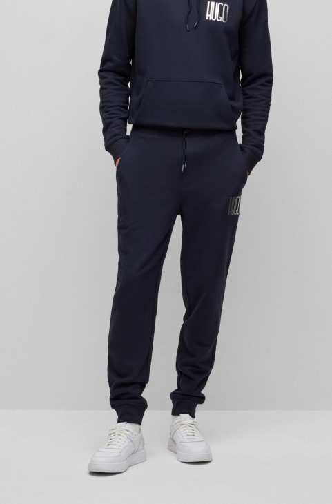 Σκούρο μπλε βαμβακερό παντελόνι με λεπτομέρεια λογότυπου Hugo Boss