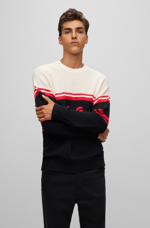 Μαύρο ριγέ πουλόβερ από οργανικό βαμβάκι Hugo Boss με λογότυπο ζακάρ