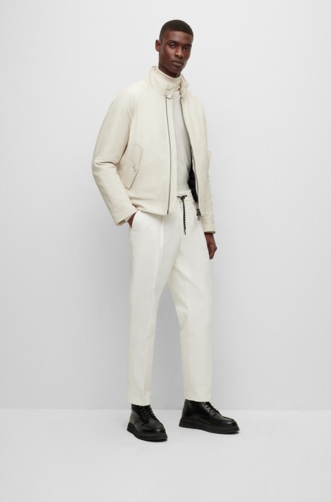 Παντελόνι Hugo Boss με κωνική εφαρμογή από καθαρό βαμβάκι με κορδόνι στη μέση λευκό
