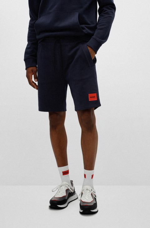 Σκούρο μπλε γαλλικό βαμβακερό σορτς με κόκκινο λογότυπο ετικέτα Hugo Boss