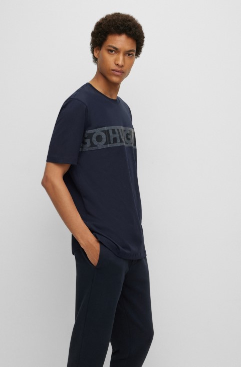 μπλε σκούρο μπλουζάκι Hugo Boss από οργανικό βαμβάκι με καλλιτεχνική ταινία με λογότυπο