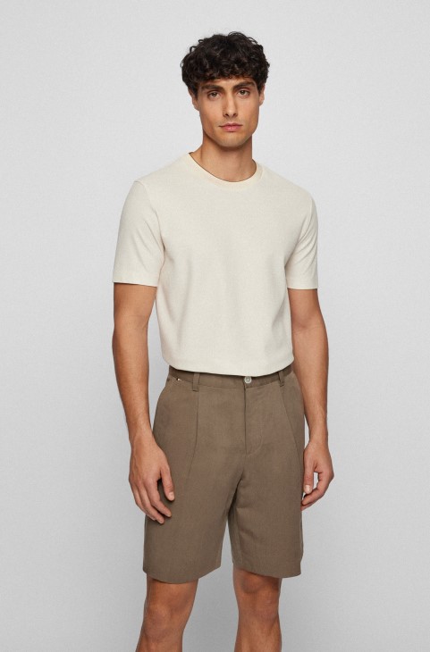 άσπρο μπλουζάκι Hugo Boss σε λεπτή εφαρμογή από βαμβάκι κηρήθρας με γιακά με μύτη