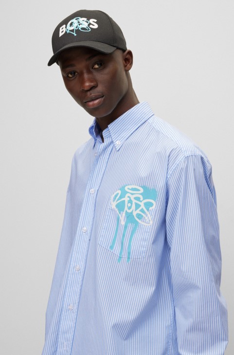 γαλάζιο μακρυμάνικο πουκάμισο με χαλαρή εφαρμογή με γκράφιτι Artwork Hugo Boss
