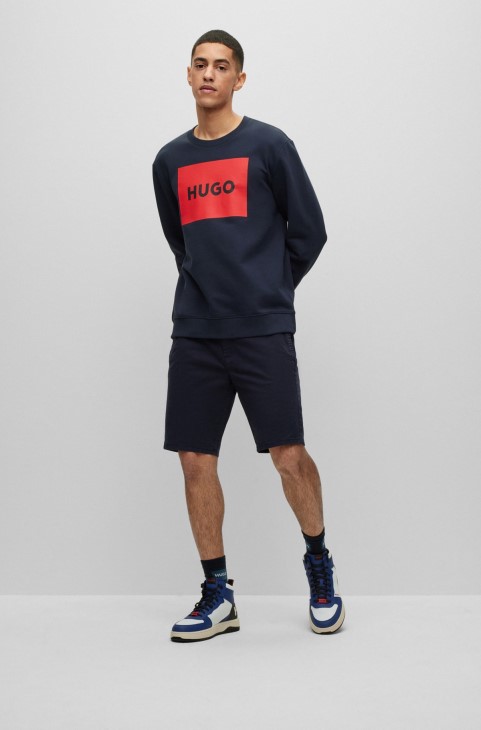 Slim-fit Chino σορτς από ελαστική βαμβακερή Gabardine σκούρο μπλε Hugo Boss
