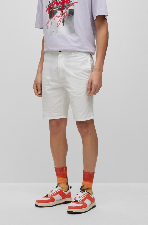 Slim-fit Chino σορτς σε στρετ βαμβακερό Gabardine Hugo Boss λευκό