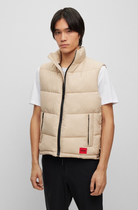 Hugo Boss υδατοαπωθητικό Slim-fit Gilet με κόκκινο λογότυπο ανοιχτό μπεζ