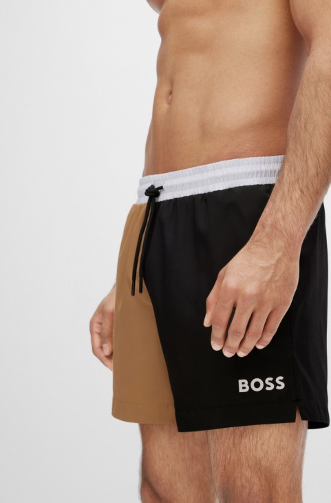 Μαύρο σορτς μαγιό από ανακυκλωμένο ύφασμα Hugo Boss
