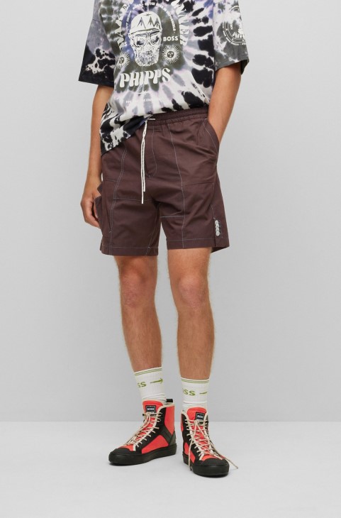 βαμβακερό σορτς Hugo Boss X Phipps φτιαγμένο από ανακατασκευασμένα ρούχα που περίσσεψαν