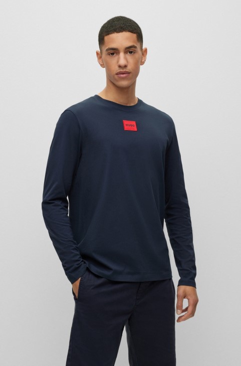 σκούρο μπλε μπλουζάκι Hugo Boss από βαμβακερό ζέρσεϊ με κόκκινη ετικέτα με το λογότυπο