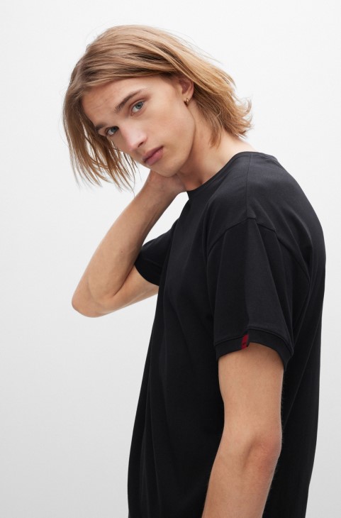 Μαύρο μπλουζάκι σαλονιού χαλαρής εφαρμογής από ελαστικό βαμβάκι με λογότυπο Hugo Boss
