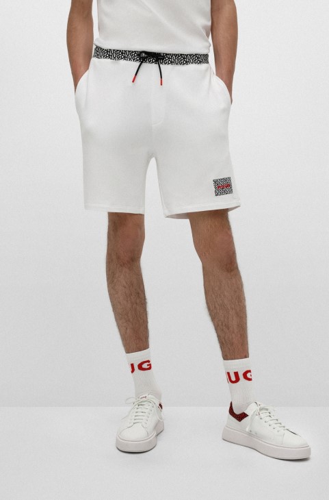 Βαμβακερό σορτς γαλλικού τύπου με ζώνη επαναλαμβανόμενου λογότυπου Hugo Boss λευκό