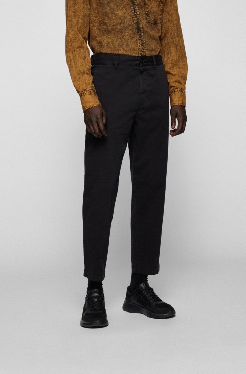 παντελόνι χαλαρής εφαρμογής από υδατοαπωθητικό ελαστικό βαμβακερό μαύρο Hugo Boss