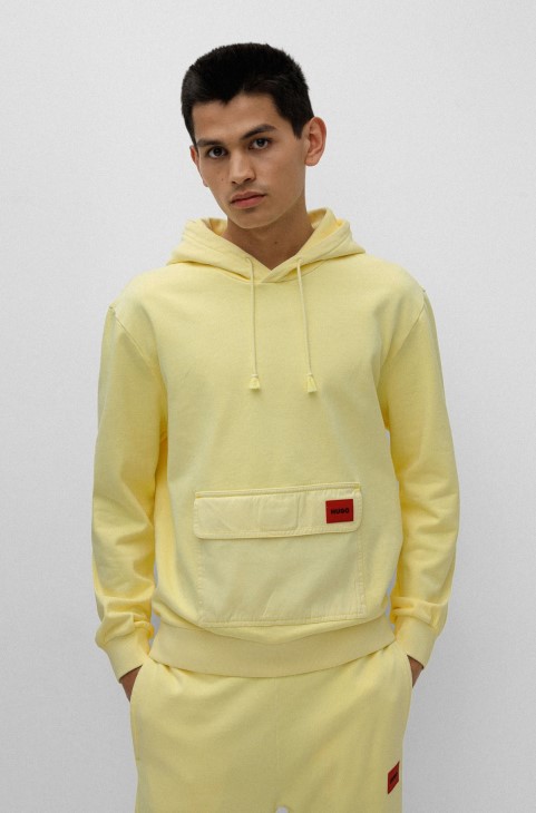 βαμβακερή κουκούλα Hugo Boss με τσέπη με πτερύγιο και κουκούλα ανοιχτό κίτρινο