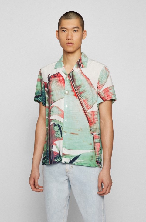 πράσινο πουκάμισο με κανονική εφαρμογή σε καμβά με στάμπα φύλλων Hugo Boss