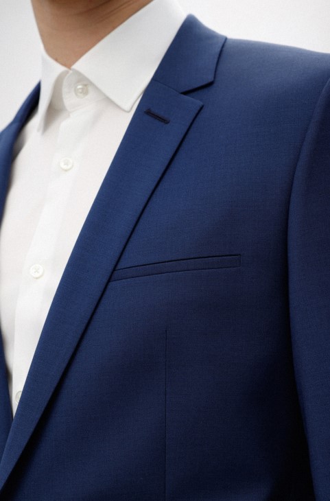 γαλάζιο εξαιρετικά λεπτό κοστούμι σε ένα σούπερ εύκαμπτο μείγμα μαλλιού Hugo Boss
