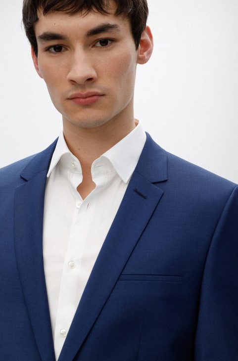 γαλάζιο εξαιρετικά λεπτό κοστούμι σε ένα σούπερ εύκαμπτο μείγμα μαλλιού Hugo Boss
