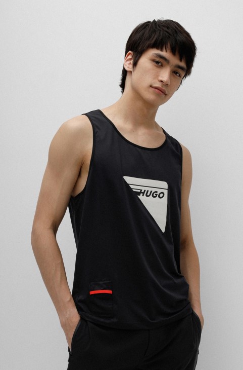 μαύρη μπλούζα ρεζερβουάρ Hugo Boss με ελαστικό δίχτυ με διακοσμητικό ανακλαστικό λογότυπο