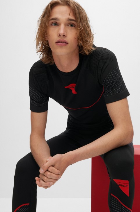 σούπερ ελαστικό μπλουζάκι με λεπτή εφαρμογή με σωληνώσεις και λογότυπο κάψουλας Hugo Boss μαύρο
