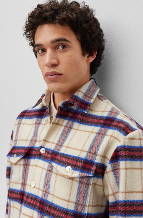 Hugo Boss λευκό μπλουζάκι με χαλαρή εφαρμογή σε καρό μαλλί
