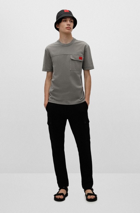 Βαμβακερό μπλουζάκι χαλαρής εφαρμογής με τσέπη στο στήθος ασημί Hugo Boss
