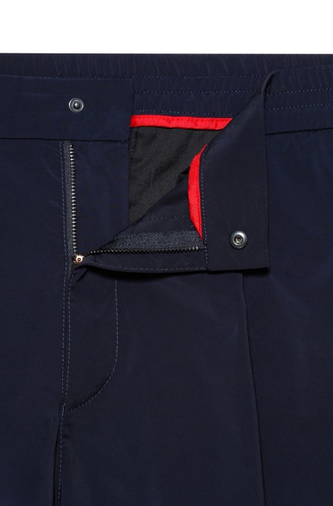 σκούρο μπλε παντελόνι με μανσέτες με λεπτή εφαρμογή με κόκκινο λογότυπο ετικέτα Hugo Boss
