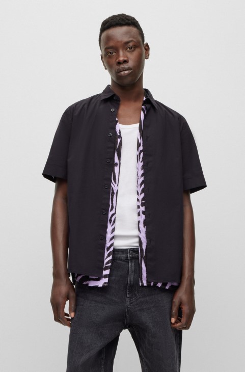 Πουκάμισο Hugo Boss σε χαλαρή εφαρμογή σε ροδακινί ελαστικό βαμβακερό μαύρο