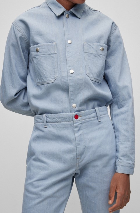 Hugo Boss | Replay Boyfriend-fit τζιν σε ανοιχτό μπλε τζιν
