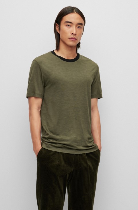 Χακί μπλουζάκι με κανονική εφαρμογή σε αναγεννητικό ιταλικό παρθένο μαλλί Hugo Boss