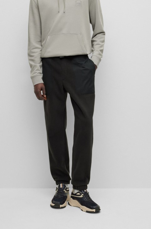 Παντελόνι φόρμας Hugo Boss μαύρο βαμβακερό με έμπλαστρο με λογότυπο