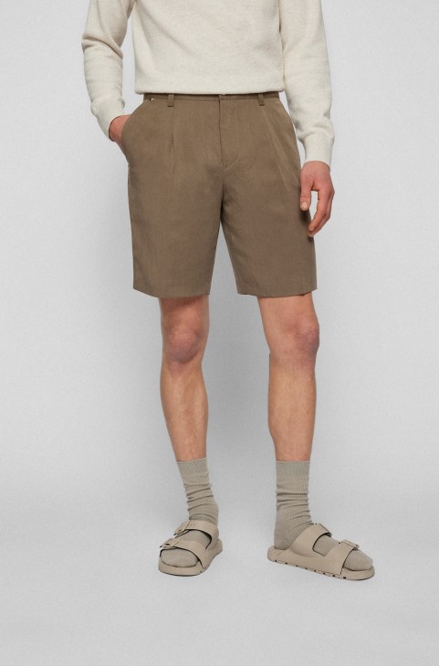 πράσινο σορτς Hugo Boss με κωνική εφαρμογή με πιέτες μπροστά σε λινό μείγμα