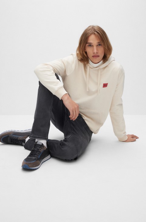 μαύρα παπούτσια ρετρό έμπνευσης Hugo Boss με σουέτ και πλέγμα
