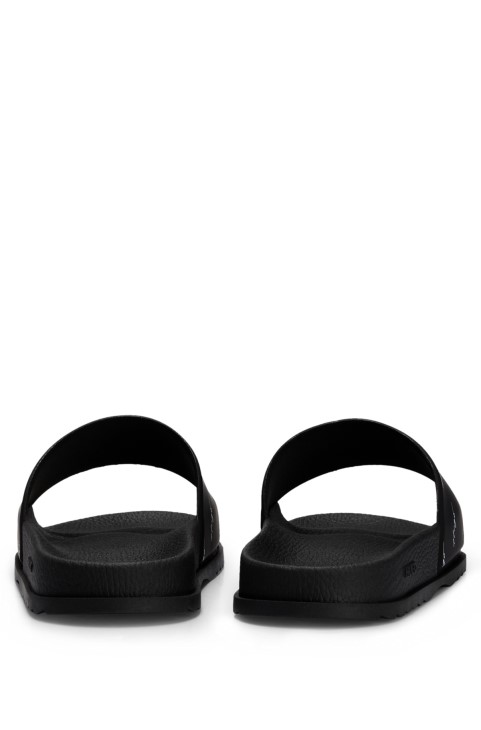 μαύρες διαφάνειες Hugo Boss με χειρόγραφα λογότυπα
