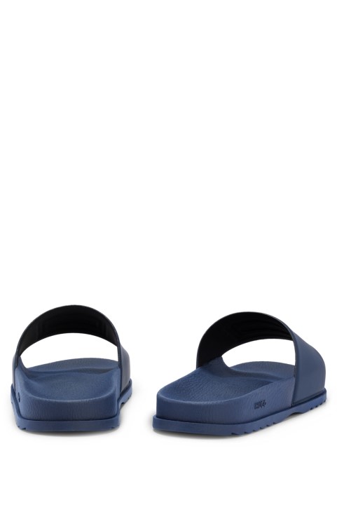 διαφάνειες με φαρδύ λουράκι και μεταλλικό πλαίσιο με λογότυπο Hugo Boss σκούρο μπλε
