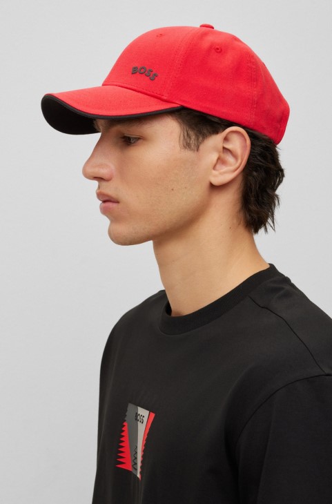 Hugo Boss κόκκινο βαμβακερό καπέλο με κυρτό λογότυπο και ρυθμιζόμενο κλείσιμο
