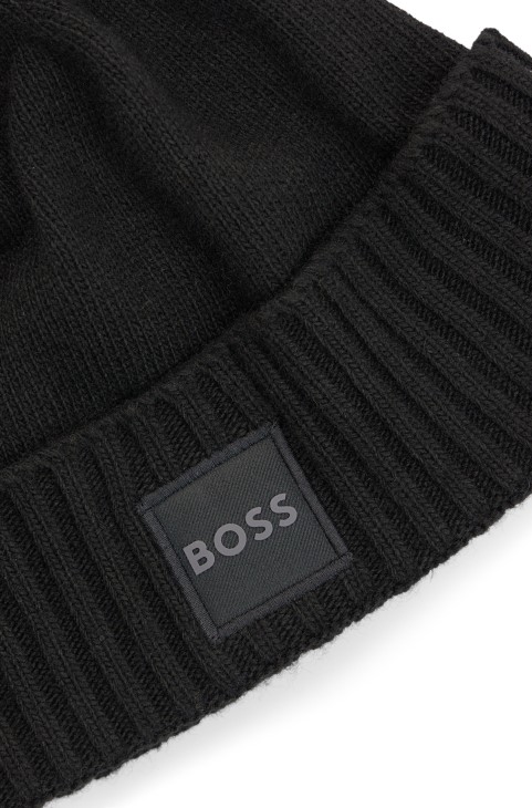 μαύρο πλεκτό καπέλο Hugo Boss με υφαντό λογότυπο
