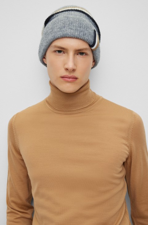 ασημί Hugo Boss Beanie καπέλο με ραβδώσεις με χαρακτηριστικές ρίγες
