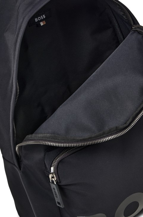 μαύρο σακίδιο πλάτης Hugo Boss από ανακυκλωμένο υλικό με λωρίδα υπογραφής
