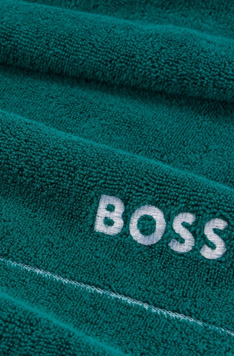 σκούρο πράσινο Hugo Boss πετσέτα επισκεπτών από αιγυπτιακό βαμβάκι με λογότυπο αντίθεσης
