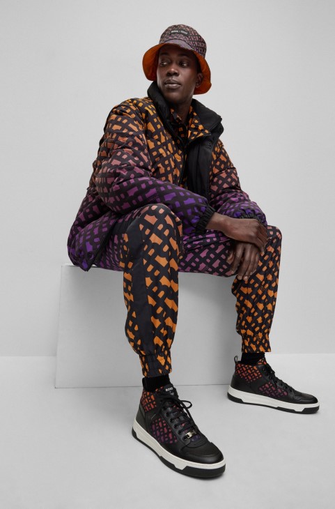 Boss X Khaby αναστρέψιμο καπέλο κουβά με μονογράμματα παντού
