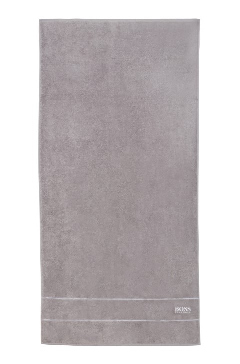 γκρι Hugo Boss πετσέτα μπάνιου από αιγυπτιακό βαμβάκι με λογότυπο αντίθεσης
