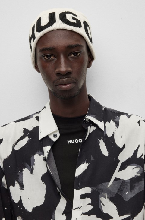 καπέλο Beanie με ζακάρ υφαντό λογότυπο αντίθεσης λευκό Hugo Boss
