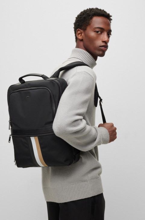 Σακίδιο πλάτης από ανακυκλωμένο νάιλον με χαρακτηριστική ρίγα Hugo Boss μαύρο
